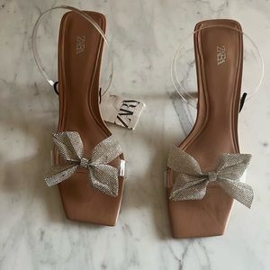 Zara bow trimmed heeled vinyl sandals - size 10